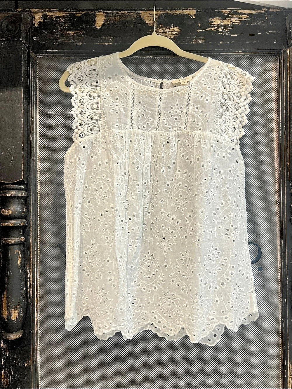 entro Eyelet Blouse in White Size Small Like New